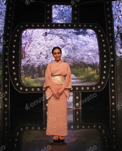 Preview: The girl on stage
