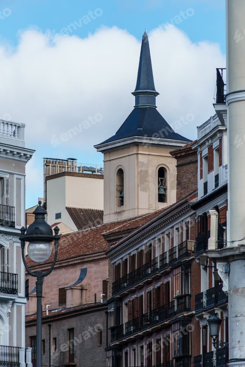 Preview: Cityscape of central Madrid against sky