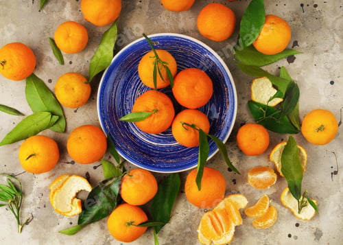 Preview: Tangerines (oranges, mandarins, clementines, citrus fruits) with leaves