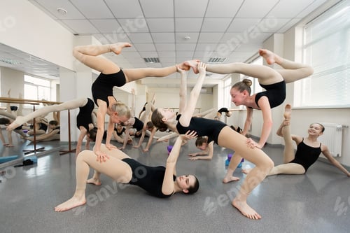 Preview: Young ballerinas rehearse a choreographic exercise at a ballet school