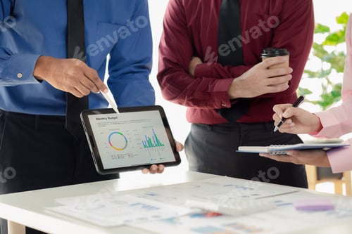 Preview: The sales department is having a monthly summary meeting to bring it to the department manager, they