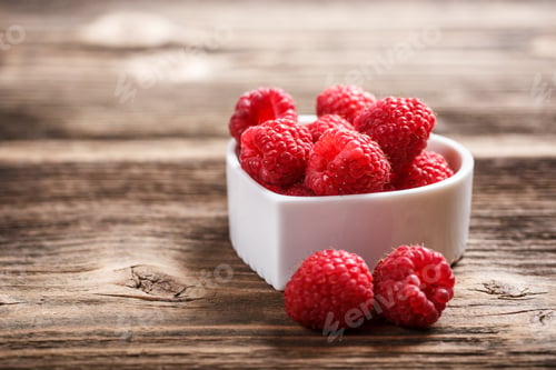Preview: Bowl of raspberries