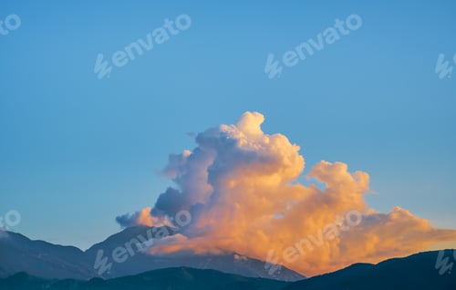 Preview: Sunset in the mountains, the clouds over the mountain