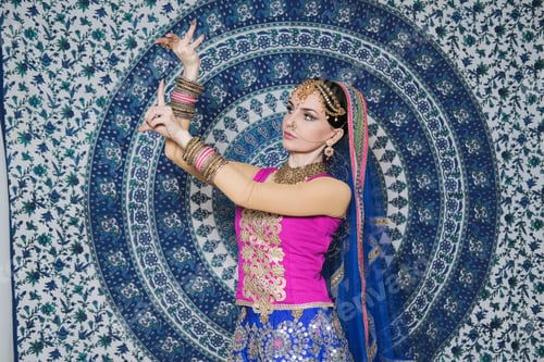 Preview: Portrait Of A Female Model In Ethnic Indian Costume With Jewellery And Traditional Makeup.