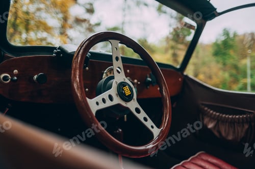 Preview: Selective focus shot of a vintage car in an autumn park