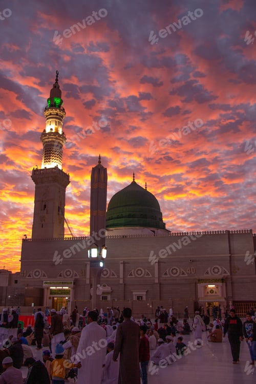 Preview: Prayers at Prophet Mohammed Mosque , Al Masjid an Nabawi - Medina / Saudi Arabia , Sunset Maghreb