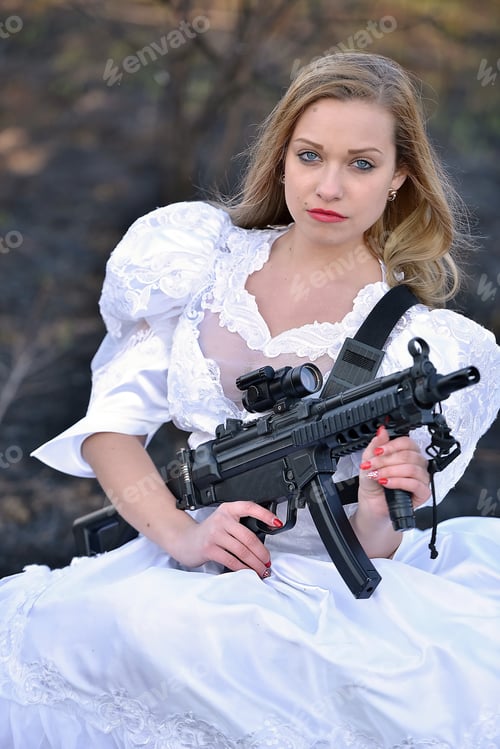 Preview: Woman With Gun