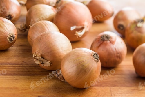 Preview: Fresh onion bulbs.