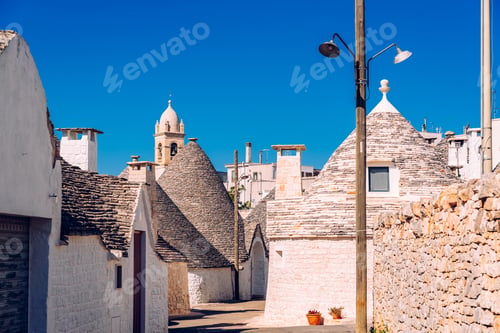 Preview: Narrow streets between the trulli of Alberobello, in southern Italy, ideal for family trips.
