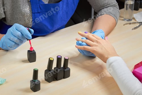Preview: Applying Nail Polish at the Nail Salon
