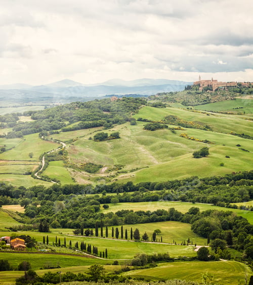 Preview: View of the town of Pienza with the typical Tuscan hills