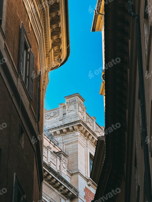 Preview: A narrow alleyway with a building in the background in rome