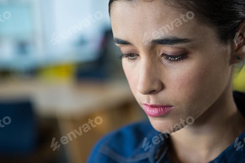 Preview: Close-up of thoughtful business woman