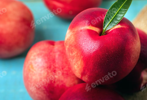 Preview: Sweet nectarine on wooden background