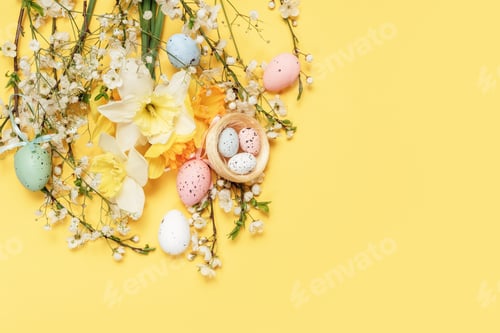 Preview: Spring Greeting Card with Flowers and Easter Eggs Yellow Background