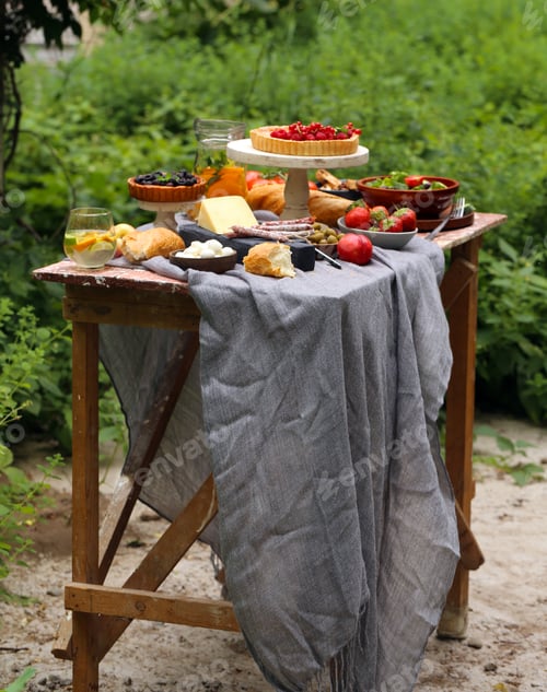 Preview: Picnic in Nature