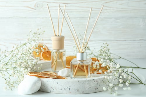 Preview: Aromatic concept with diffusers on white wooden table