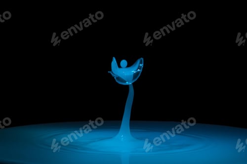Preview: Splash of blue liquid with high speed flash