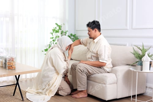 Preview: Asian Young Muslim Woman Shake Hand to her Husband Forgiving and Sorry During Hari Raya