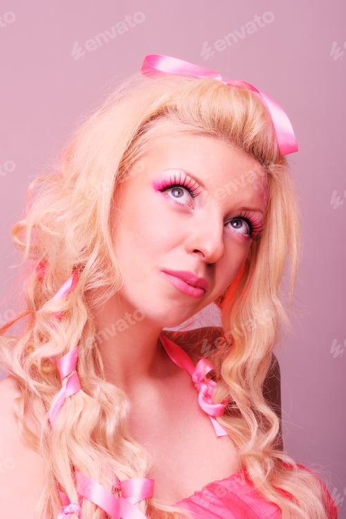 Preview: Blond Girl Like A Doll