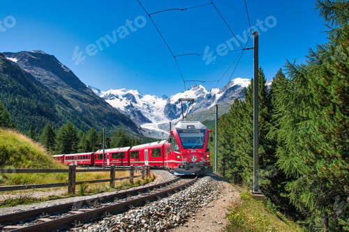 Preview: Bernina red train