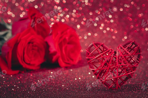 Vorschau: Rosen und Herz auf rotem glitzerndem Bokeh-Hintergrund. Valentinstag