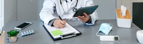 Preview: Female doctor doing online consultation with the tablet