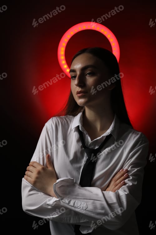 Preview: Beautiful woman with ring lamp on dark red background