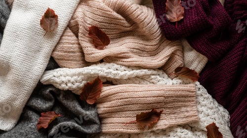 Preview: Cozy Knitted Scarves with Autumn Leaves