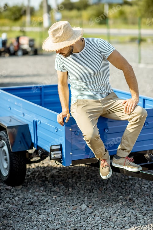 Preview: Agronomist on the truck trailer outdoors