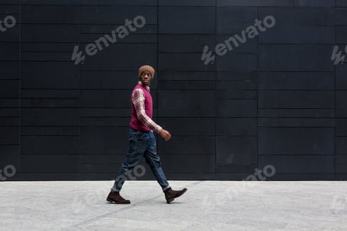 Preview: Walking man watching something