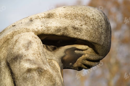Preview: Statue in the historic Cimitero Monumentale of Milan