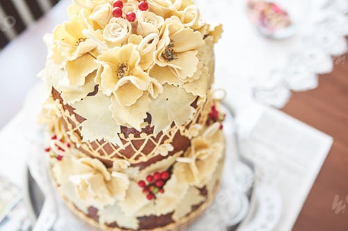 Preview: Traditional ukrainian wedding bread on an embroidery towel
