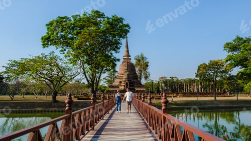 Vista previa: A couple of men and women visiting Wat Sa Si, Sukhothai old city, Thailand., Sukothai historical