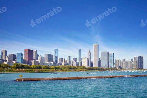 Preview: Chicago waterfront and city skyline on a sunny day, USA