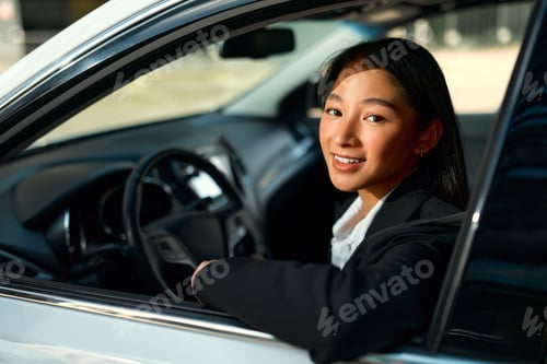 Preview: Woman sitting in a car