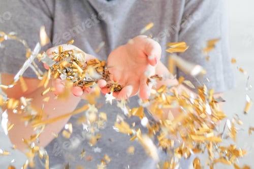 Preview: Blowing out the hands golden foil confetti.