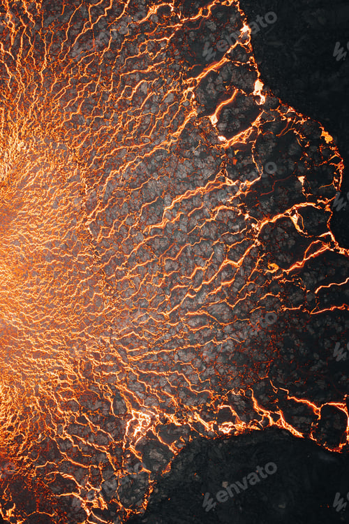 Preview: Roaring fire with orange and black flames in the middle