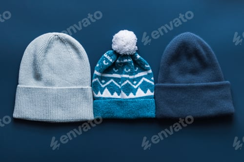Preview: Three different knitted blue hats for the mom, dad and baby family