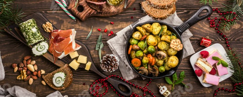 Preview: Christmas themed dinner table