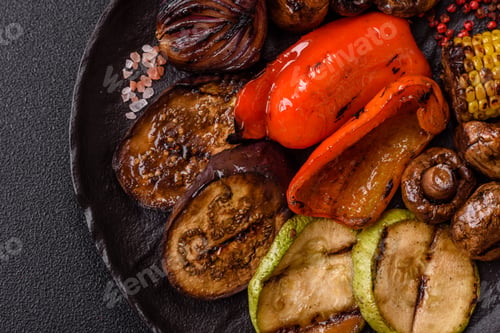 Preview: Grilled vegetables, bell peppers, mushrooms, and zucchini, a vegetarian meal. Grilled vegetables