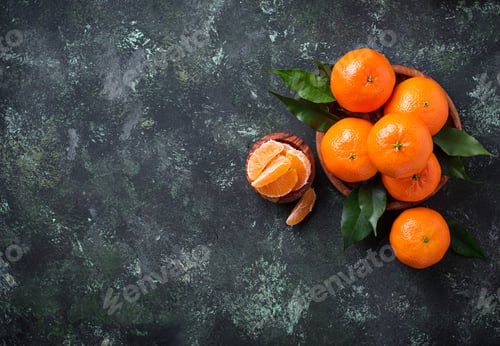 Preview: Fresh ripe tangerines with leaves