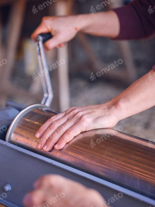 Preview: Crop hands using mincing machine