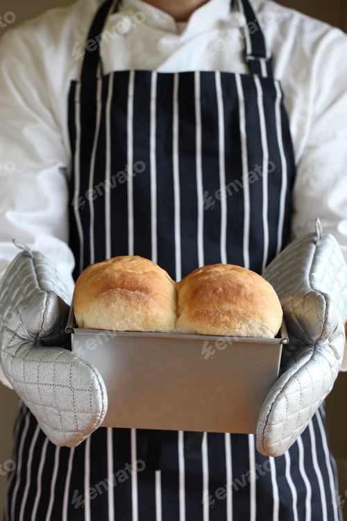 Preview: freshly baked homemade white bread
