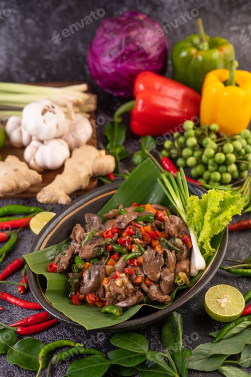 Preview: Stir-fried chicken liver basil on banana leaves in a black dish