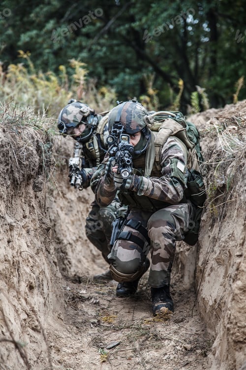Preview: french paratroopers in action