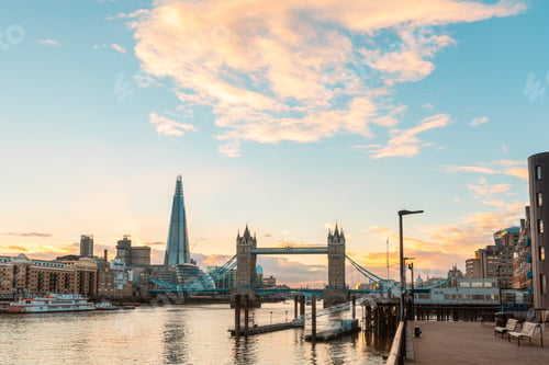 Preview: London view at sunset with Tower Bridge and modern buildings