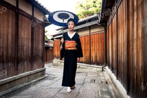 Preview: Asian woman with yukata walking in Kyoto, Japan