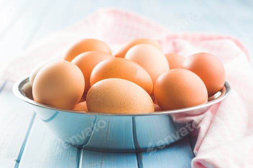 Preview: Raw chicken eggs.