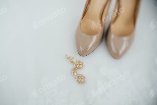 Preview: Elegant Shoes and Sparkling Earring for Wedding Day